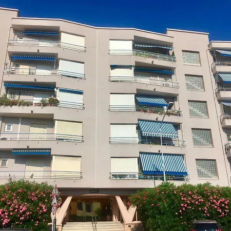 2 Pieces A 50 M De La Cros-de-Cagnes