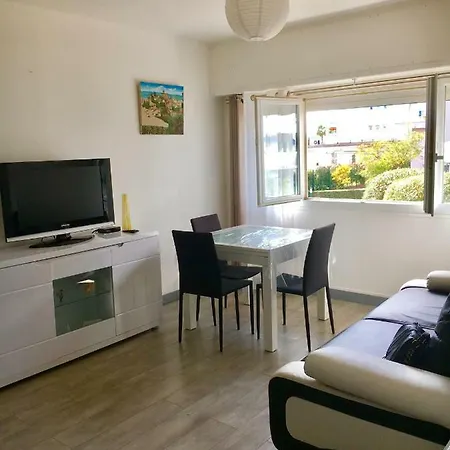 2 Pieces A 50 M De La Cros-de-Cagnes