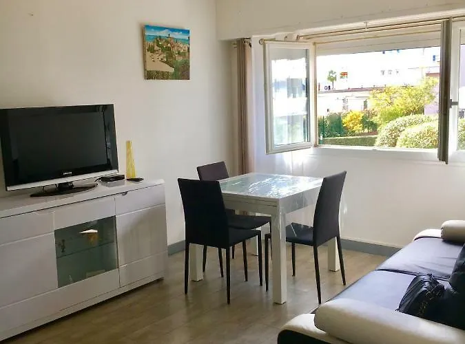 2 Pieces A 50 M De La Cros-de-Cagnes