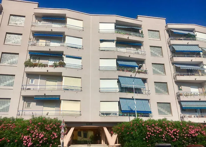 2 Pieces A 50 M De La Cros-de-Cagnes